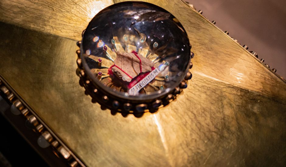 Der Schrein der heiligen Felizitas in der Abtei Münsterschwarzach