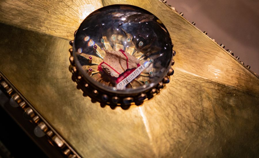 Der Schrein der heiligen Felizitas in der Abtei Münsterschwarzach