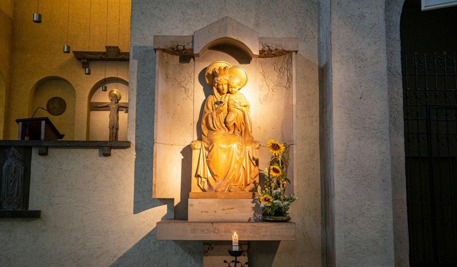 Figur der Maria mit dem Jesuskind